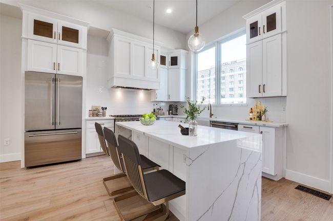 Virtually staged Kitchen l | Image 11