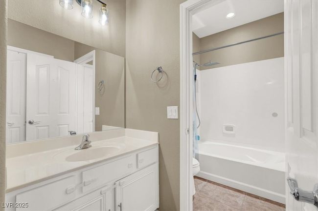 Jack and Jill Bathroom | Image 16