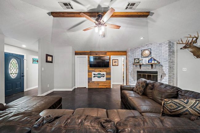 424 Hankamer Loop, House other with 3 bedrooms, 3 bathrooms and 2 parking in Hankamer TX | Image 11