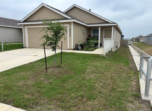 9227 Honey Mesquite, Seguin, TX, 78155-3481 | Card Image