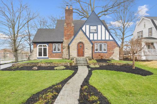 5055 Anderson Pl, Cincinnati, OH, 45227-1601 | Card Image