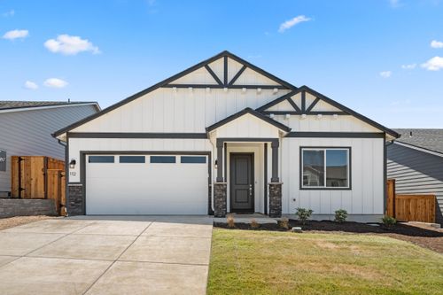 17-112 Valemont Dr, Eagle Point, OR, 97524 | Card Image