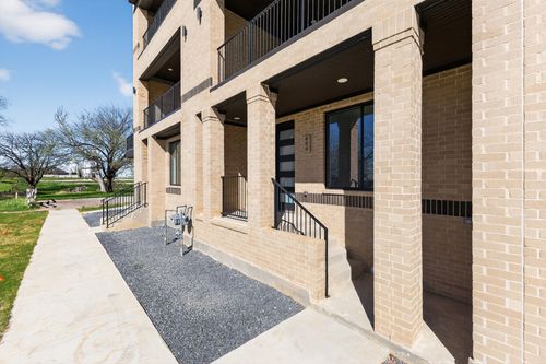 408 Vista Buena Trl, Fort Worth, TX, 76111-1131 | Card Image