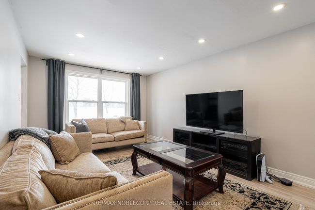 115 William Roe Blvd, House other with 5 bedrooms, 3 bathrooms and 3 parking in Newmarket ON | Image 22