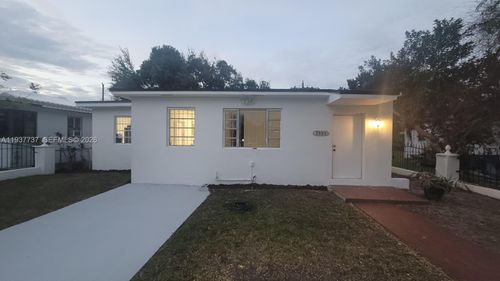 2951 Nw 49th St, Miami, FL, 33142-3556 | Card Image