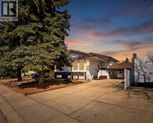 5218 Silverthorn Road, Olds, AB, T4H1B1 | Card Image