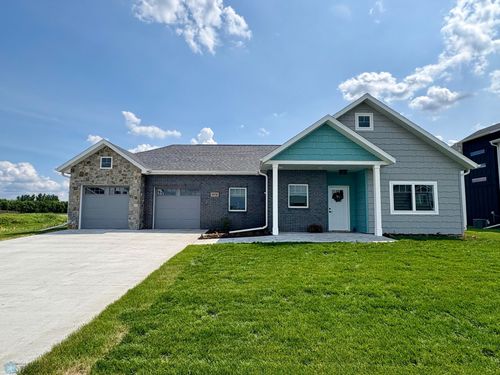 1576 75th Ave S, Fargo, ND, 58104-7369 | Card Image