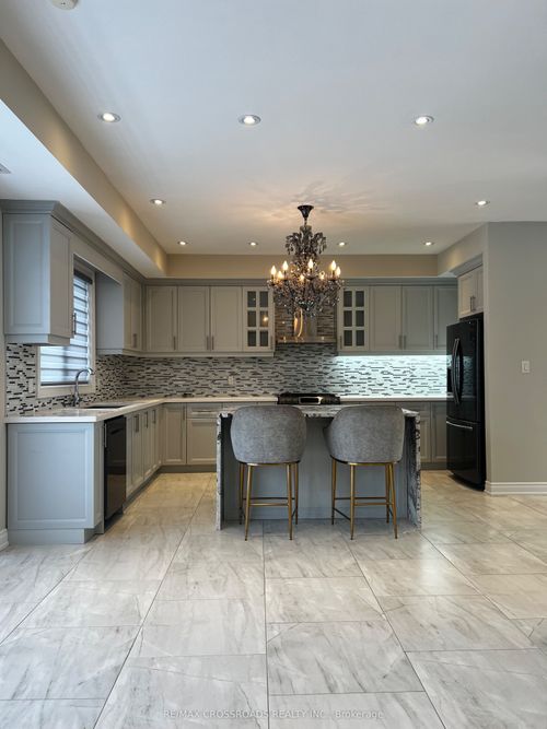 602 Lake Dr S, Keswick, ON, L4P1T5 | Card Image