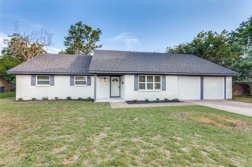 329 Chateau Dr, Fort Worth, TX, 76134-4617 | Card Image