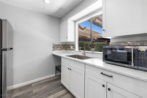 6442 Ironbark Ln, Las Vegas, NV, 89107-1008 | Card Image