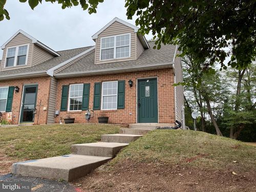 1 Oxford Ct, New Oxford, PA, 17350-1520 | Card Image