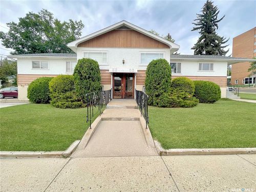 235 Sidney Street E, Swift Current, SK, S9H1T4 | Card Image