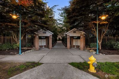 201 - 521 7th Ave, Condo with 2 bedrooms, 1 bathrooms and 2 parking in Kirkland WA | Image 1