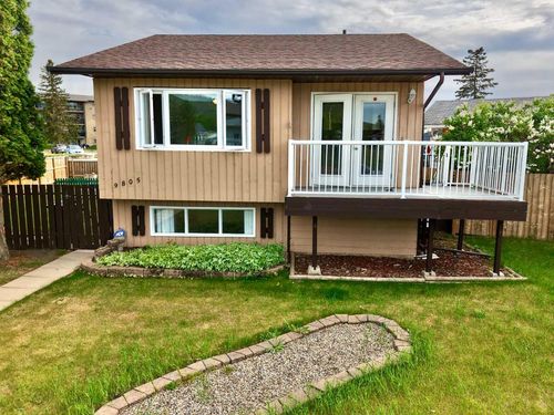 9805 75 Ave, Peace River, AB, T8S1B5 | Card Image