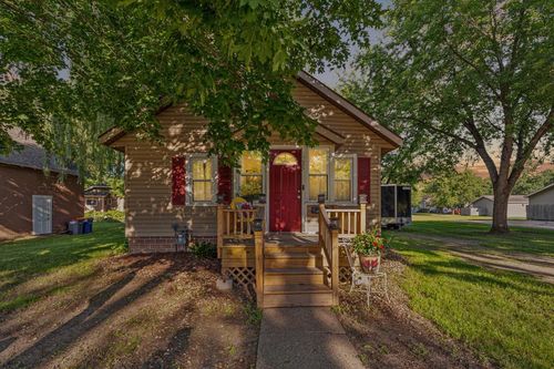 725 Francis St, Faribault, MN, 55021-6215 | Card Image