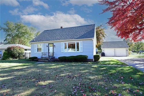 2075 Bassett Rd, Westlake, OH, 44145-2904 | Card Image