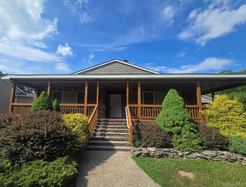 6-locust-lane-1-18 Willow Way, Rhinebeck, NY, 12572 | Card Image