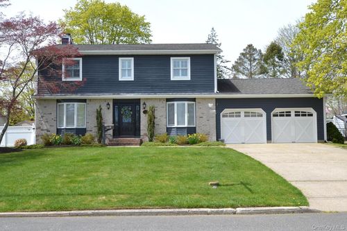 30 Myrtle Ln, East Patchogue, NY, 11772-5723 | Card Image