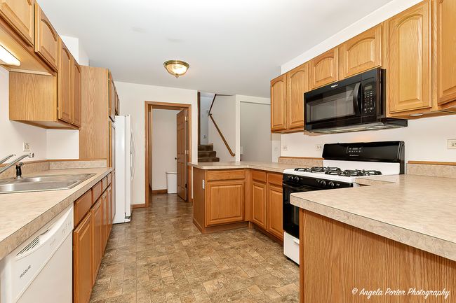 5832 Fieldstone Trl, Townhouse with 2 bedrooms, 4 bathrooms and 2 parking in MCHENRY IL | Image 11