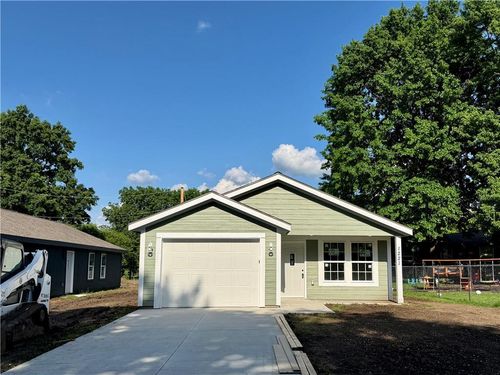 1221 S Maple St, Ottawa, KS, 66067-3432 | Card Image