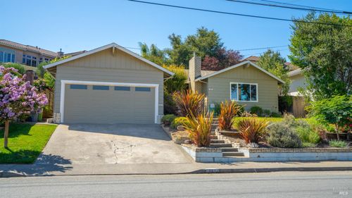 721 Elm Dr, Petaluma, CA, 94952-1810 | Card Image