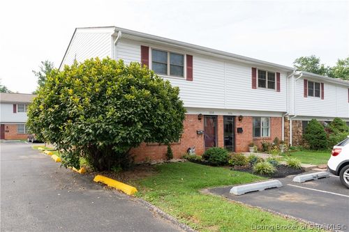3218 Wooded Way, Jeffersonville, IN, 47130-5940 | Card Image