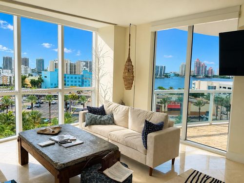901a-18201 Collins Ave, Sunny Isles Beach, FL, 33160-5118 | Card Image
