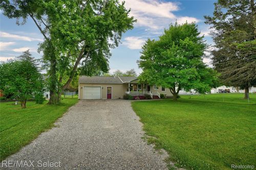 2107 Hillsdale Dr, Davison, MI, 48423-2312 | Card Image