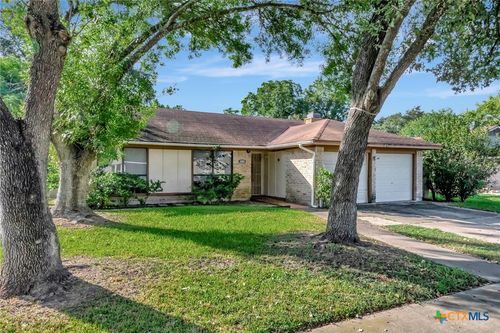 105 Concord Ln, Victoria, TX, 77901-3607 | Card Image