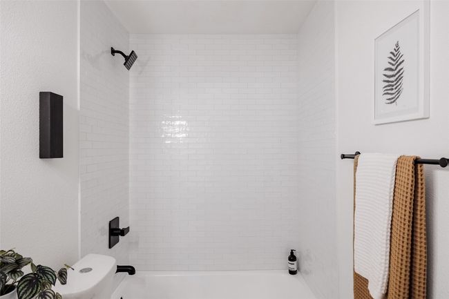 Full bathroom featuring shower / washtub combination and toilet | Image 28