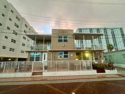 1-5-300 Georgia St, Hollywood, FL, 33019-2112 | Card Image