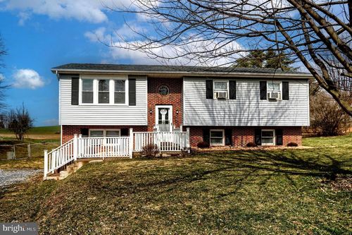 447 Beagle Rd, MYERSTOWN, PA, 17067-3304 | Card Image