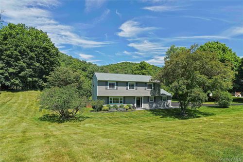 11 Kenneth Dr, Putnam Valley, NY, 10579-2815 | Card Image