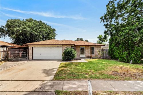 1622 La Joya St, Corpus Christi, TX, 78417-2911 | Card Image
