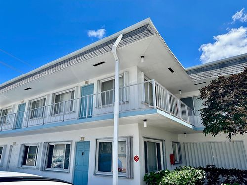 210-2880 Lake Osborne Dr, Lake Worth Beach, FL, 33461-5905 | Card Image