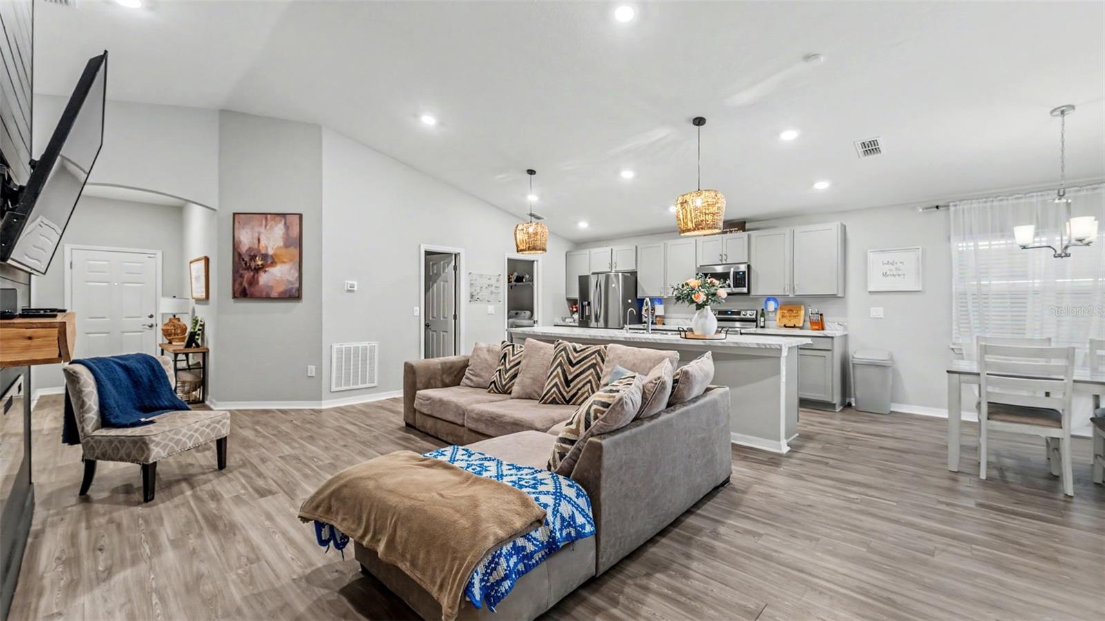 Residential in AUBURNDALE 3