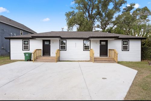 5031 Mallow St, Houston, TX, 77033-3906 | Card Image