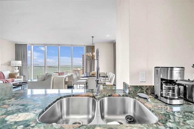 APT-2508 - 485 Brickell Ave, Condo with 2 bedrooms, 2 bathrooms and null parking in Miami FL | Image 7