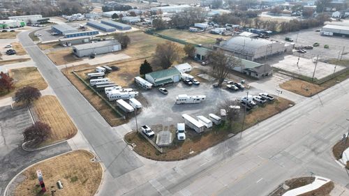 7046 S Broadway Ave, Haysville, KS, 67060-1471 | Card Image