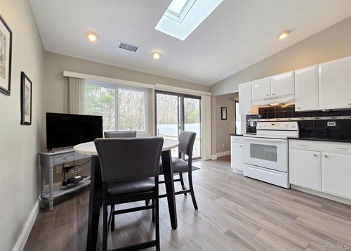 771 Waverly Ave, Holtsville, NY, 11742-1107 | Card Image