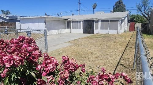 2304 Castro Ln, Bakersfield, CA, 93304-4708 | Card Image