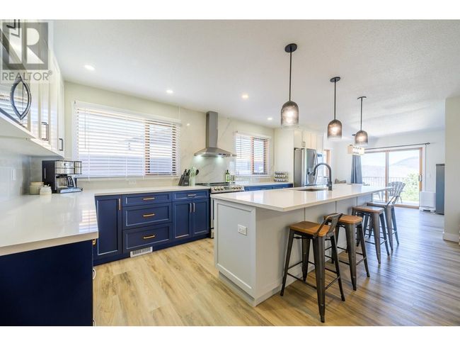 356 Gleneagles Dr, House other with 6 bedrooms, 5 bathrooms and 2 parking in Kamloops BC | Image 9
