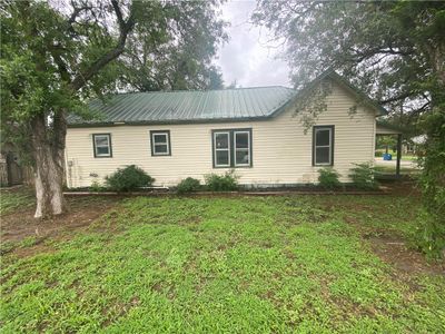 1110 N Tyler Street, House other with 3 bedrooms, 1 bathrooms and null parking in Beeville TX | Image 3