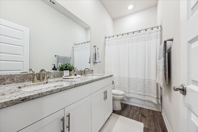 Secondary Bath | Image 17