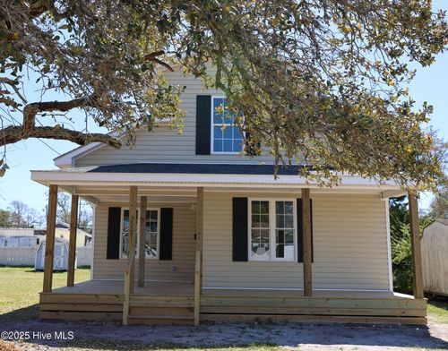 2007 Fisher St, Morehead City, NC, 28557-3618 | Card Image