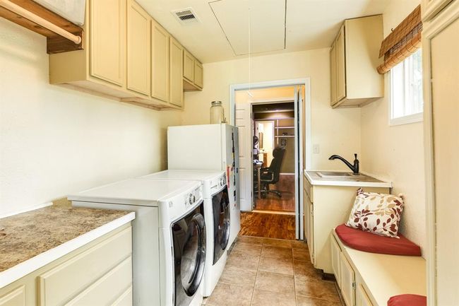 Spacious Utility Room | Image 25