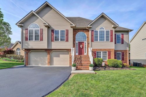 8013 Amber Wood Ct, Roanoke, VA, 24019 | Card Image