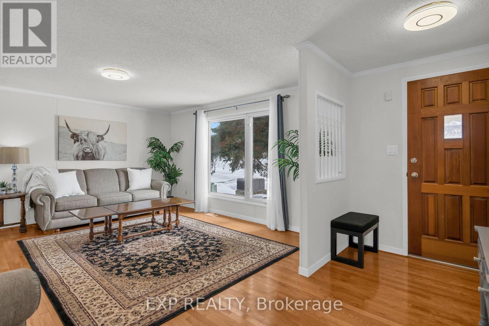 Residential in Georgina (Sutton & Jackson's Point) 5