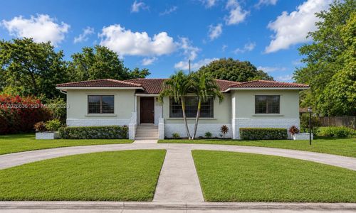 2 Ne 110th St, Miami Shores, FL, 33161-7044 | Card Image