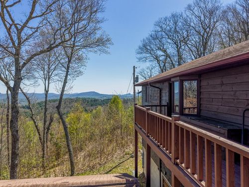 623 Buggy Barn Rd, Cullowhee, NC, 28723-8684 | Card Image